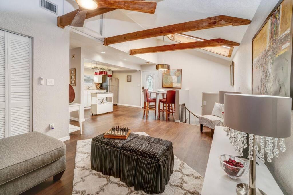 Hidden Couples Loft Retreat In Heights Foodie District Тампа Екстер'єр фото
