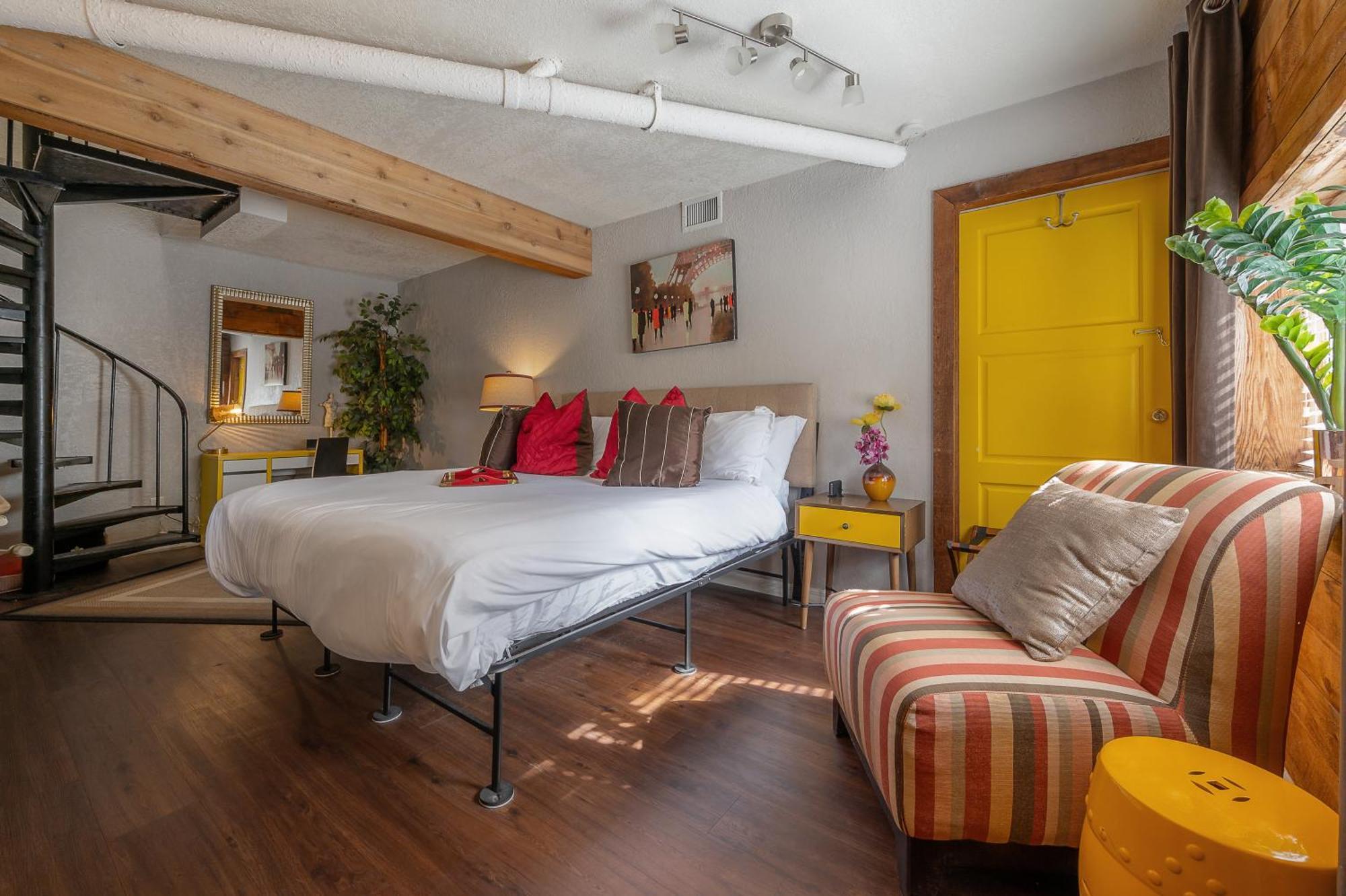 Hidden Couples Loft Retreat In Heights Foodie District Тампа Екстер'єр фото
